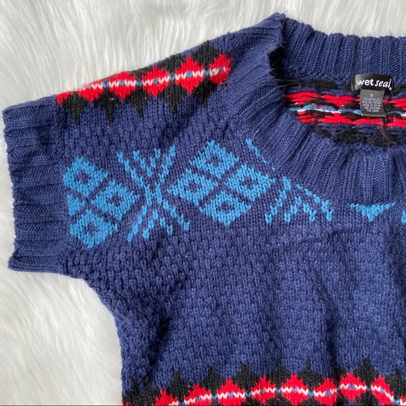 Wet Seal Short Sleeve Cropped Pattern Sweater - Picture 3 of 7